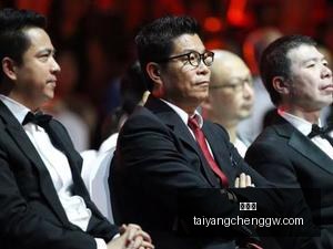 荣耀电竞鞋,款上市,跨界联名引,太阳城,太阳城娱乐,太阳城app,太阳城赌场